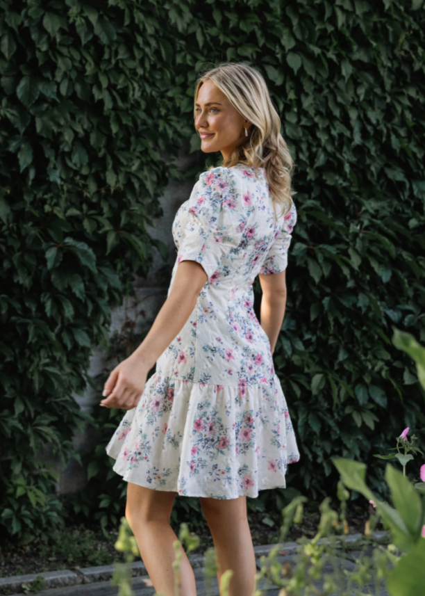 Kort kjole med blomstermønster