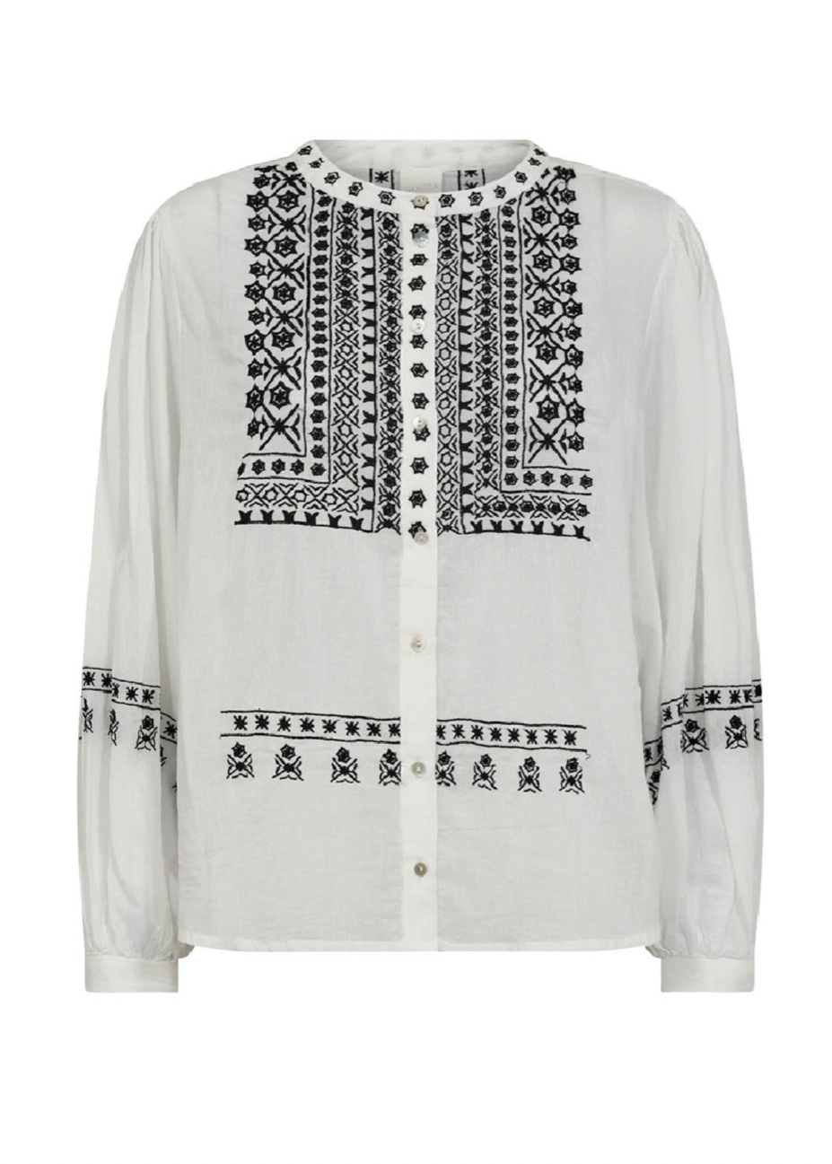 Lekker bluse med broderte detaljer