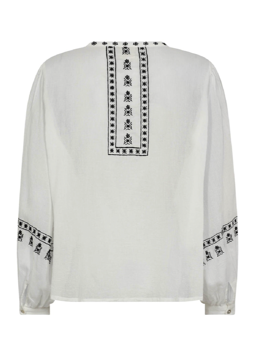 Lekker bluse med broderte detaljer