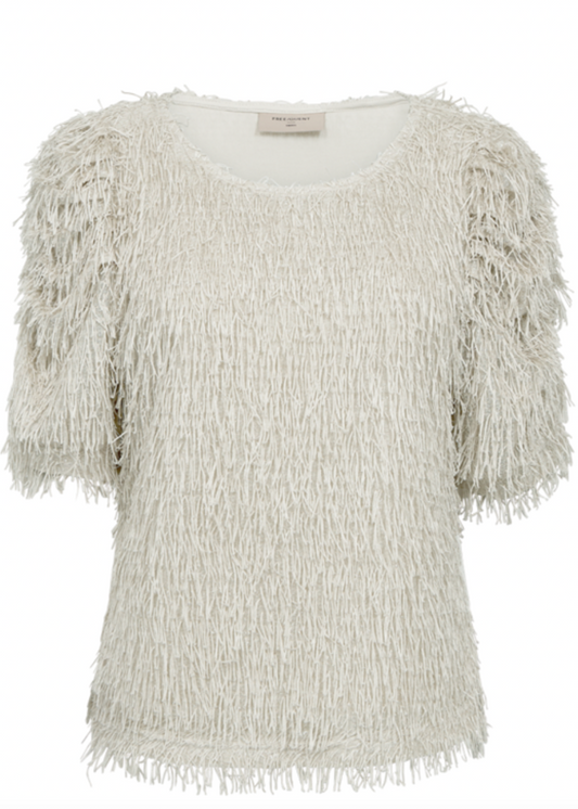 Hvit topp med frynsestoff