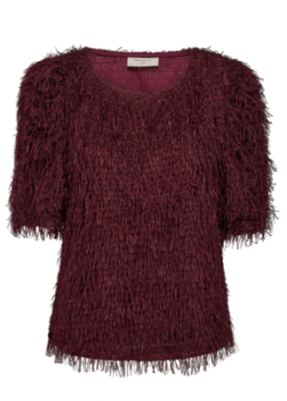 Rød topp med frynsestoff