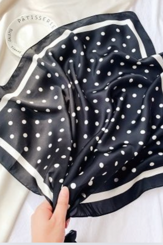 Svart bandana med prikker