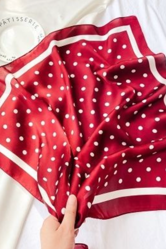 Rød bandana med prikker