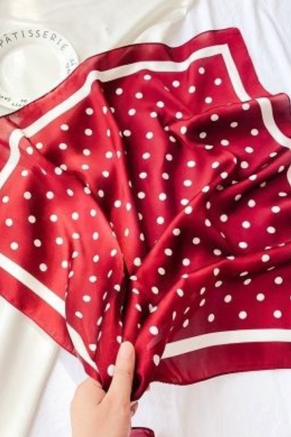 Rød bandana med prikker
