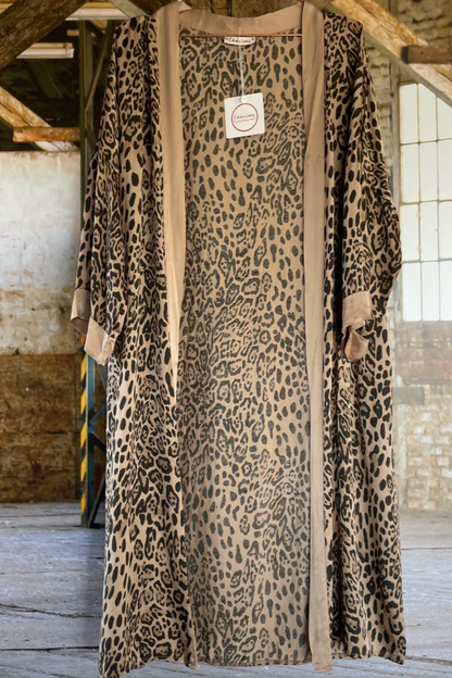 Kimono med leopardmønster