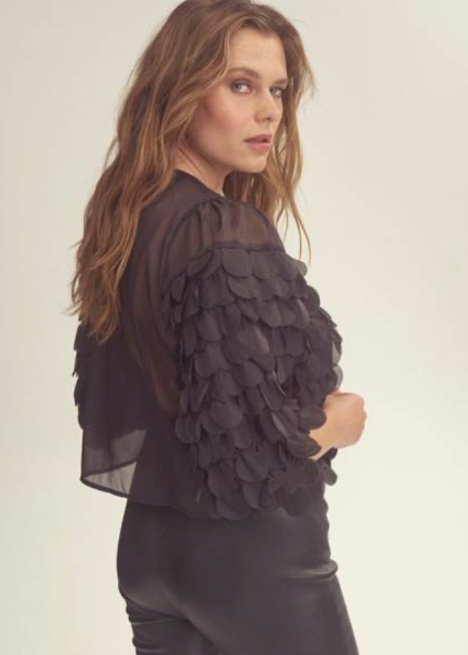 Svart bluse med lekre detaljer