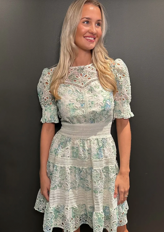 Nydelig grønn kjole med blonder