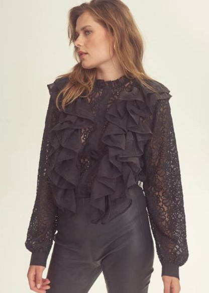 Svart bluse med volangdetaljer