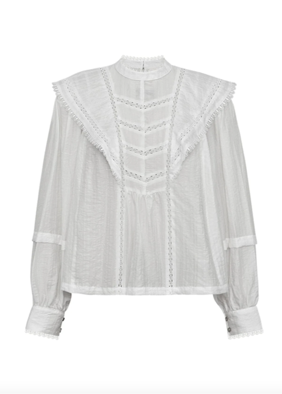 Hvit bluse med lekre detaljer