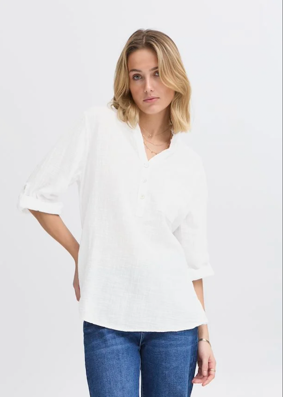 Hvit bluse med knapper 