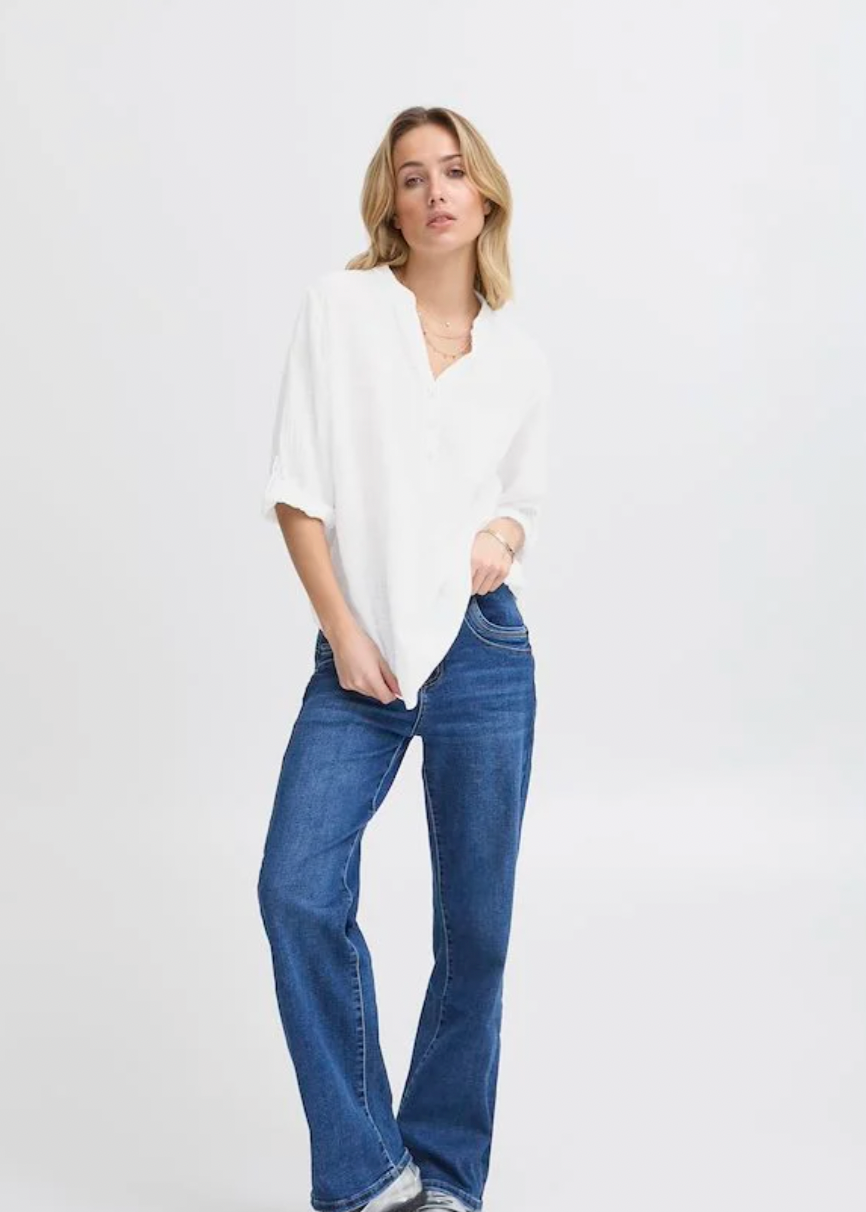 Hvit bluse med knapper 