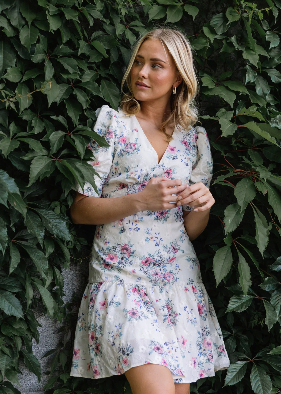 Kort kjole med blomstermønster