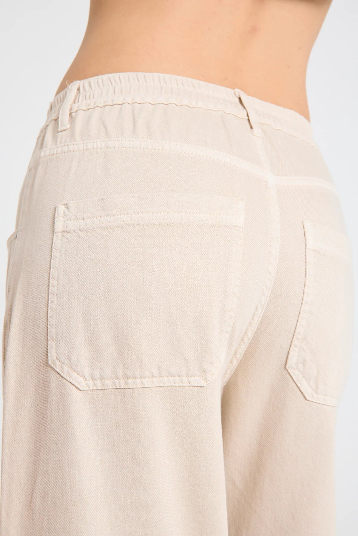 Beige jeans med vide ben