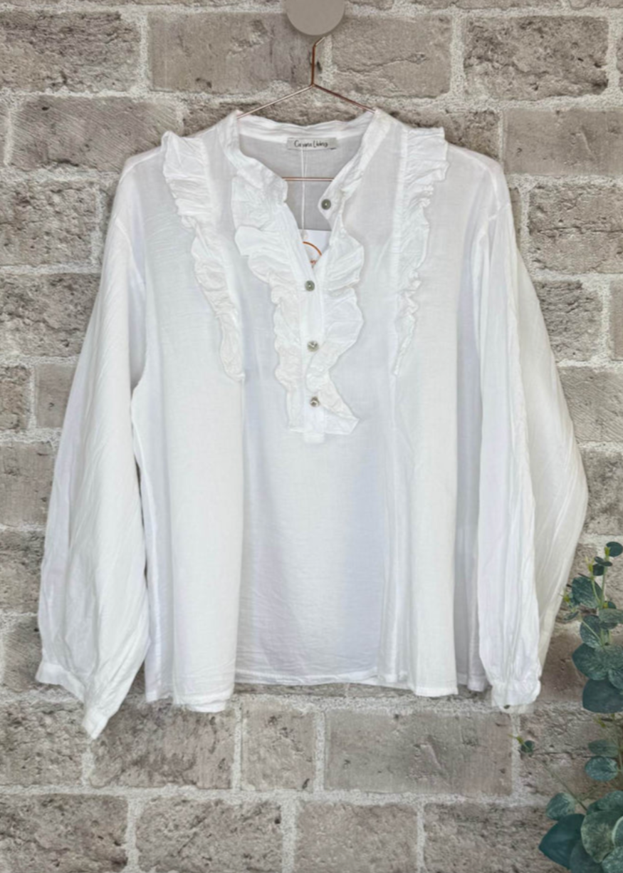 Hvit bluse med volangdetaljer