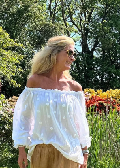Hvit off shoulder bluse 