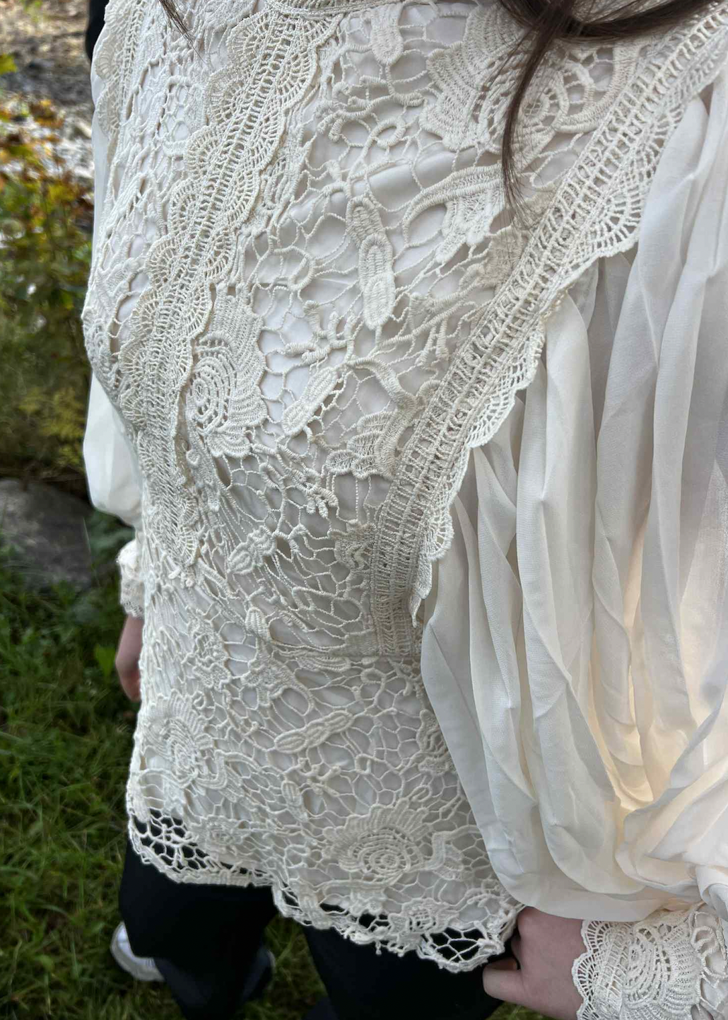 Luksuriøs bluse med lekre detaljer