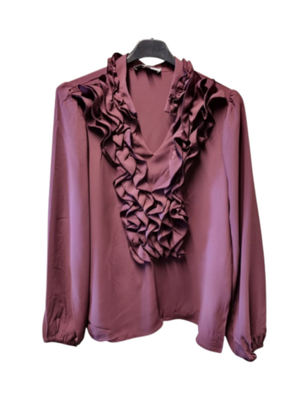 Hvit bluse med rysjedetaljer