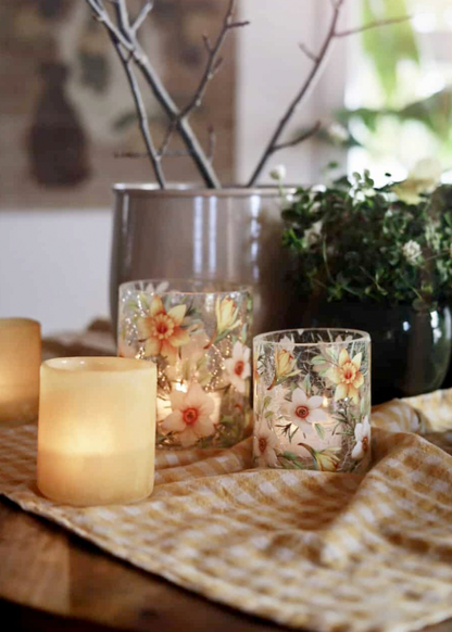 Dekorativt lysglass med blomster