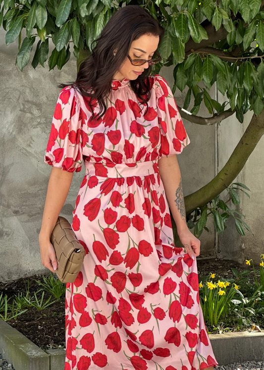 Rosa kjole med tulipaner