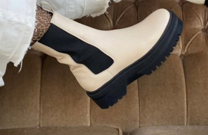 Going boots beige